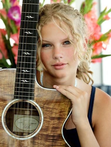 Taylor Swift interview when she was young Taylor Swift Interview, Young Country Singers, Taylor Swift Debut Album, Liz Phair, Young Taylor Swift, Estilo Taylor Swift, Swift Photo, Taylor Swift Album, Long Live Taylor Swift