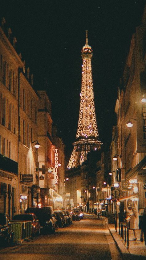 Paris Wallpaper Aesthetic, Paris Dream, France Aesthetic, Paris Wallpaper, Paris Pictures, Paris Aesthetic, Pretty Landscapes, Night Vibes, The Eiffel Tower