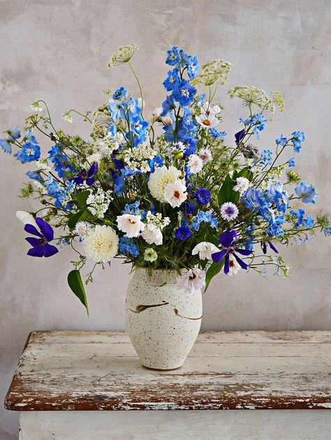 flower-arrangement-blue-103343804-onecms Blue And White Bouquet, Blue Flower Arrangements, Floral Designs Arrangements, Blue Flower Vase, Bouquet Photography, Flower Vase Arrangements, Blue Florals, Martha Stewart Living, Vase Arrangements