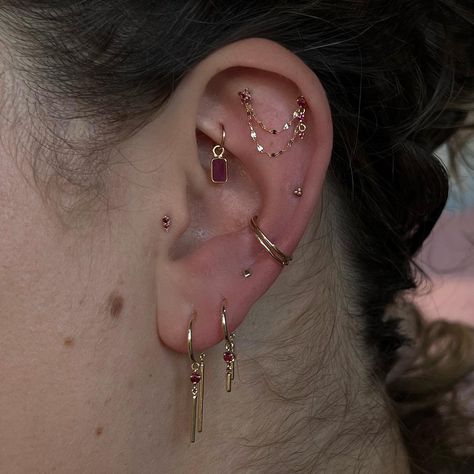 All Posts • Instagram Piercings Jewelry, Cool Ear Piercings, Pretty Ear Piercings, Cooler Style, Cute Ear Piercings, Ear Style, I Am So Grateful, Body Jewelry Piercing, Dope Jewelry