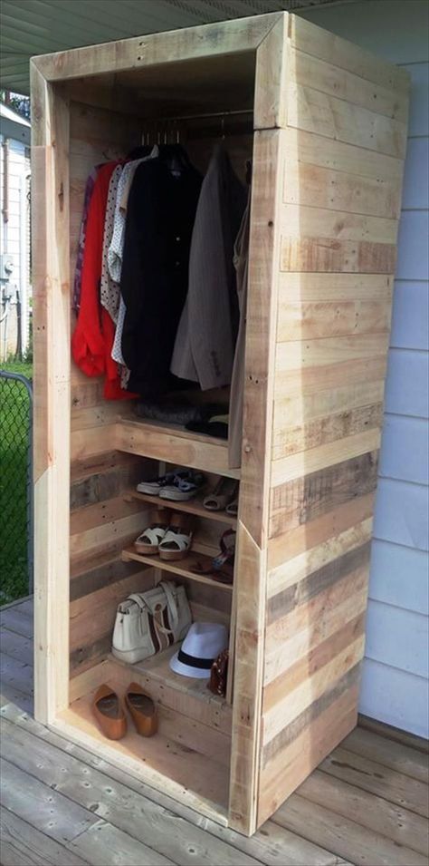 Built a Pallet Wardrobe or Pallet Closet | 101 Pallet Ideas Diy Fitted Wardrobes, Small Closet Hacks, Pallet Wardrobe, Pallet Closet, Pallet Furniture Designs, Wooden Closet, Diy Wardrobe, Wooden Pallet Furniture, Pallet Designs