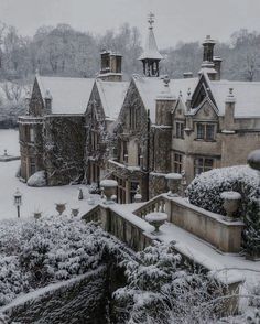 Dark Academia Winter, Academia House, Mansion Aesthetic, Castle Aesthetic, Dark Academia Aesthetic, Academia Aesthetic, Winter Aesthetic, Future House, Dark Academia