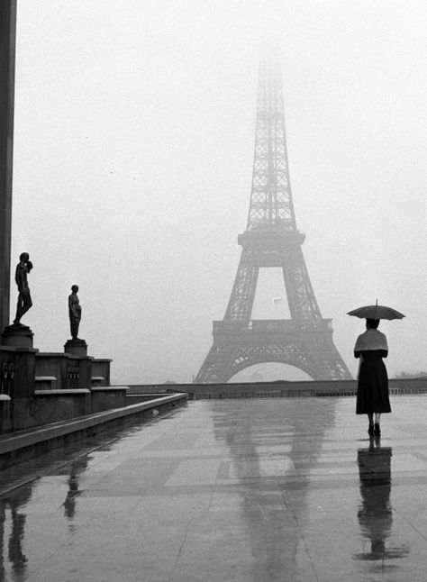 Rainy day in Paris, 1955 Rainy Paris, Old Paris, Paris Aesthetic, Paris Photography, Grand Palais, The Eiffel Tower, Oui Oui, City Aesthetic, Paris Travel