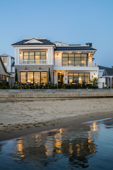 South Bay Front | Brandon Architects Ocean Front Beach House, Brandon Architects, Beach Houses Architecture, Preppy House, Ocean Front Homes, Mansion Exterior, Beachfront House, Coastal House Plans, Beach House Exterior