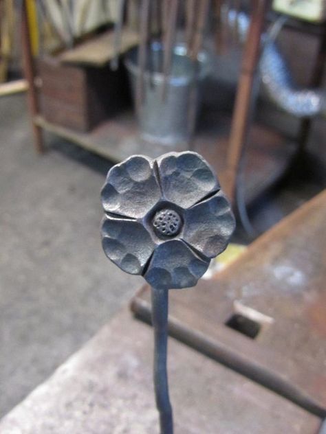 Propane Forge, Blacksmithing Projects, Blacksmith Ideas, Hantverk Diy, Blacksmithing Ideas, Blacksmith Forge, Black Smithing, Iron Jewelry, Blacksmith Projects