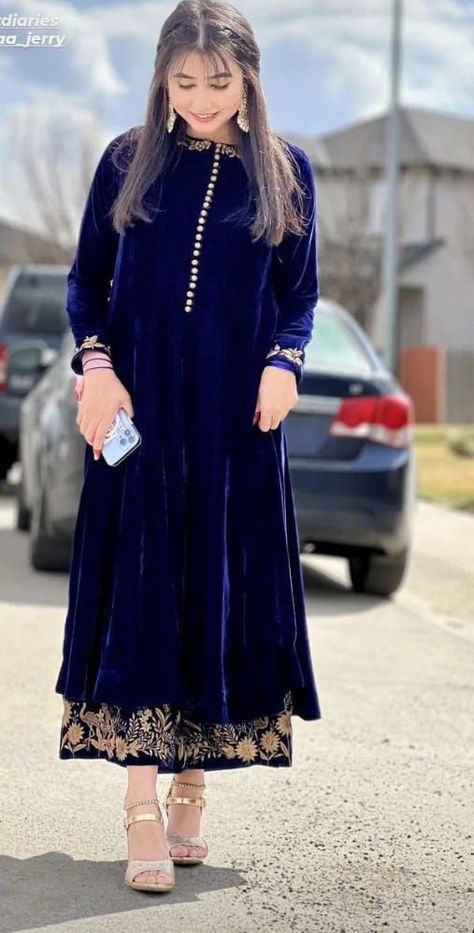 Velvet party wear dresses ideas Velvet Shalwar Kameez Simple, Pakistani Velvet Suits Party Wear, Plain Velvet Suit Design, Velvet Dress Designs Pakistani, Valvet Suits, Latest Velvet Suit Designs, Latest Velvet Dresses, Dhoti Dress, Velvet Pakistani Dress