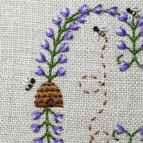 Embroidered Patterns Free, Bee Hand Embroidery Pattern Free, Hand Embroidery Designs Free Printable, Embroidery Stitches Tutorial Flowers, Free Hand Embroidery Patterns Printable, Embroidery Inspiration Flowers, Hand Embroidery Patterns Free Printable Flowers, Free Embroidery Designs Downloads, Free Embroidery Patterns Printables