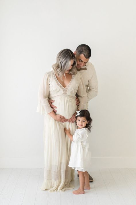 Pregnant Family Photos, Maternity Photoshoot With Toddler, Photoshoot With Toddler, Creative Maternity Photoshoot, Family Pregnancy Photoshoot, Family Maternity Shoot, Family Studio Session, Indoor Maternity Photos, Studio Maternity Shoot