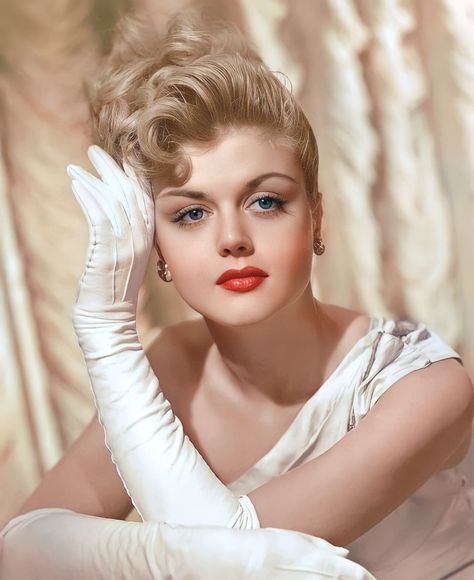 Angela Lansbury, Classic Movie Stars, Classic Actresses, Hollywood Icons, Actrices Hollywood, Hollywood Fashion, Jolie Photo, Golden Age Of Hollywood, Real Beauty