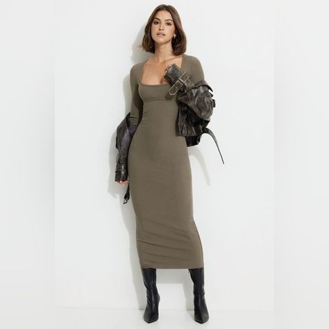 Dynamite I XL I NWT I Chocolate chip ribbed bodycon maxi dress Ribbed Bodycon Dress Outfit, Knitted Dress Outfit, Bodycon Dress Outfit, Dresses With Sneakers, Rib Knit Dress, Body Con Dress Outfit, Bb King, True Autumn, Classy Clothes