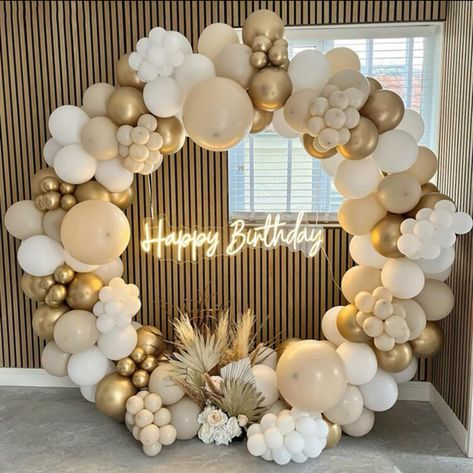 White Gold Balloon Garland, Gold Balloon Garland, 30th Bday Party, Balloon Wedding, Gala Ideas, Wedding Balloon Decorations, Gold Backdrop, Pastel Balloons, Garland Arch