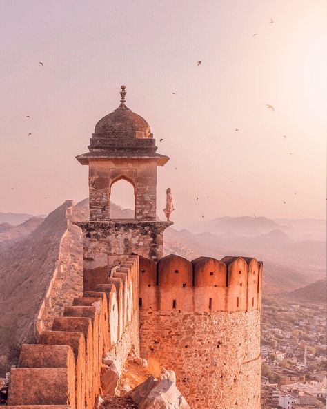 5 BEAUTIFUL PHOTO SPOTS IN JAIPUR. The Henna Artist, Jaipur Photography, Jaipur Trip, City Palace Jaipur, Jaipur Travel, India Travel Places, India Trip, Magic Places, India Photography