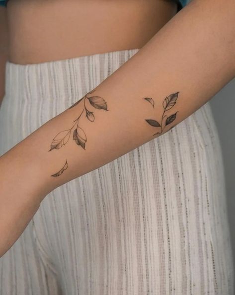 101 Best Bracelet Tattoo For Women Ideas That Will Blow Your Mind! - Outsons Leaf Bracelet Tattoo Design, Leaf Bracelet Tattoo, Leaf Tattoos For Women, Avicii Tattoo, Tattoo For Women Ideas, Arm Cuff Tattoo, Bracelet Tatoo, Arm Wrap Tattoo, Aesthetic Bracelets