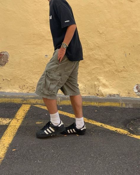 Adidas Superstar Outfit Men, Fashion Men Streetwear, Mens Outfits Streetwear, Adidas Superstar Outfit, Superstar Outfit, Street Fashion Men, Black Superstar, Baggy Outfit Ideas, Future Man