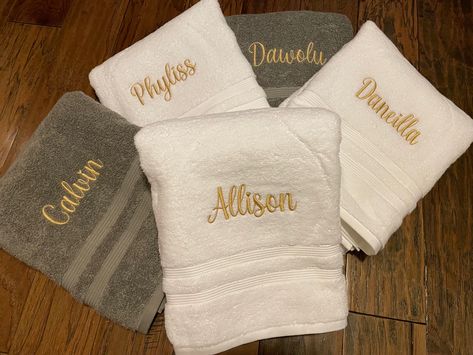 Towel Monogram Ideas, Monogramed Towels In Bathroom, Monogram Towels For College, Personalized Hand Towels, Personalized Bath Towels, Note Fonts, Hotel Towels, Womens Group, Monogram Towels