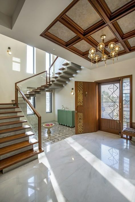 House Hall Design, Staircase Interior, Staircase Interior Design, Design Hall, Staircase Design Modern, Stairs Design Interior, Indian Home Design, Stairs Design Modern, Home Stairs