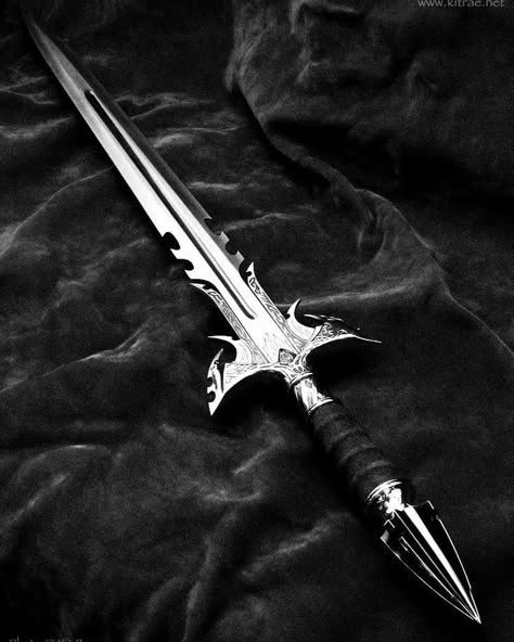 Knife Black And White Aesthetic, Dagger Aesthetic Dark, Aesthetic Knifes Wallpaper, Swords And Knives, Knife Aesthetique Dark, Weaponsmith Aesthetic Black, Cool Swords Fantasy, Fantasy Aesthetic Dagger, Swords Aesthetic