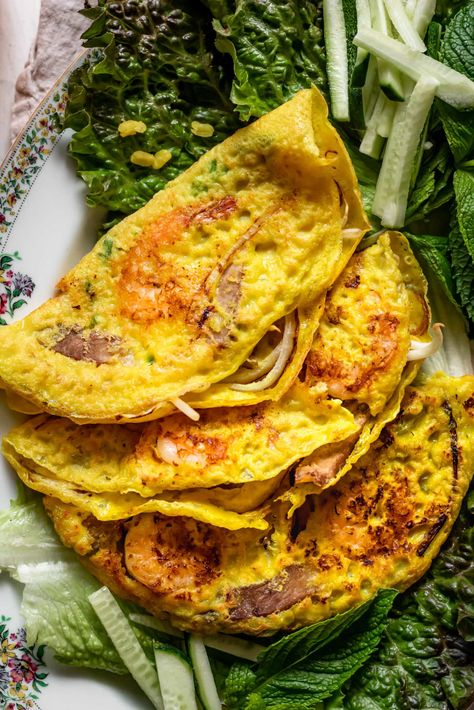 Banh Xeo Recipe, Vietnamese Crepes, Vietnamese Pancakes, Easy Vietnamese Recipes, Vietnamese Dishes, Banh Xeo, Viet Food, Savory Crepes, Vietnam Food