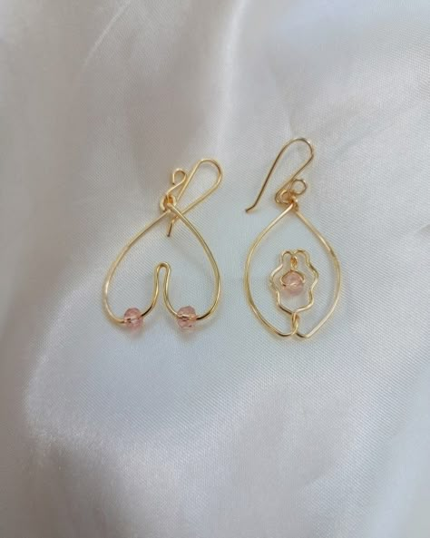 Dainty Wire Wrapped Jewelry, Wire Crafts Easy, Piercing Names, Diy Wire Earrings, Wire Jewelery, Wire Diy, Wire Earring, Schmuck Diy, Belly Jewelry