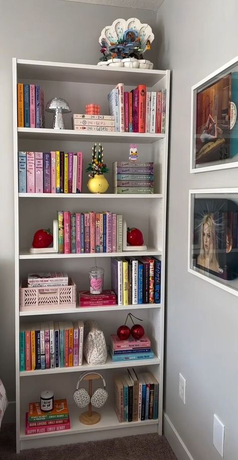 Bookselve Design, Bookshelf In Living Room Ideas, Book Organization Ideas Bedroom, Room Design For Women, Room Decor You Need, Mini Room Library, Apartment Library Ideas Small Spaces, Bookshelves For Bedroom, Room Inspo Books