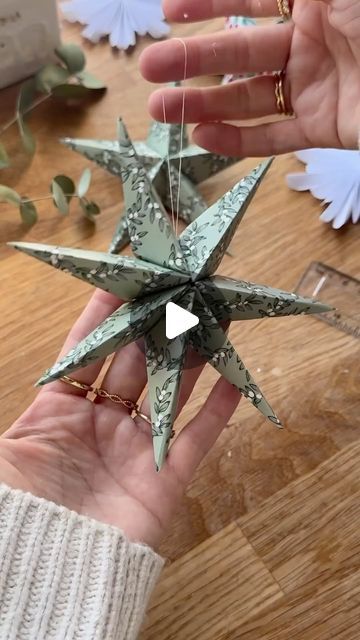 Diy Christmas Paper Decorations, Christmas Star Crafts, Star Paper Craft, Paper Ornaments Diy, Origami Christmas Ornament, Diy Christmas Paper, Diy Christmas Star, Origami Star, Wrapping Paper Crafts