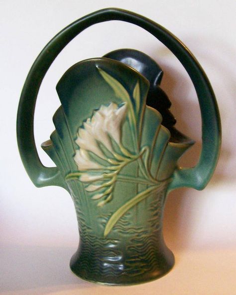 Like ours...if it took steroids! This is our color.  Roseville Freesia Basket c. 1945 Roseville Pottery Vintage, Ceramic Totem, Vintage American Art, Green Vases, Craft Ideas Paper, Pottery Display, Hanging Craft Ideas, Antique Vases, Collectible Pottery