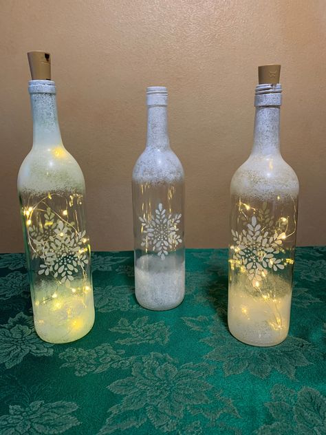 Lighted Liquor Bottles, Wine Bottles Crafts, Spray Painted Wine Bottles, Decorated Wine Bottles, Bottle Fairy Lights, Bottle Art Projects, Fall Wine Bottles, Clear Wine Bottle, Christmas Aesthetics