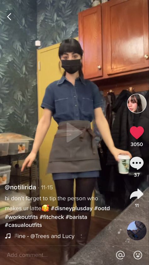 Casual Barista Outfit, Cute Server Outfit Restaurant, Aesthetic Waitress Outfit, Cool Waitress Outfit, Goth Barista Outfit, Barista Work Outfit, Cafe Employee Outfit, Waiter Outfit Aesthetic, Comfy Barista Outfit