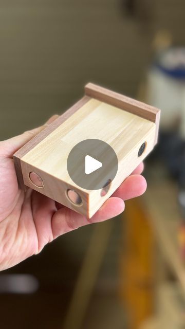 Takurou Seino on Instagram Jigs For Woodworking, East Wood Projects, Small Wood Ideas Projects, One Board Wood Projects, Wooden Small Items, Wood Games Diy, Shaper Origin Projects, Quick Wood Projects, Cute Wood Projects