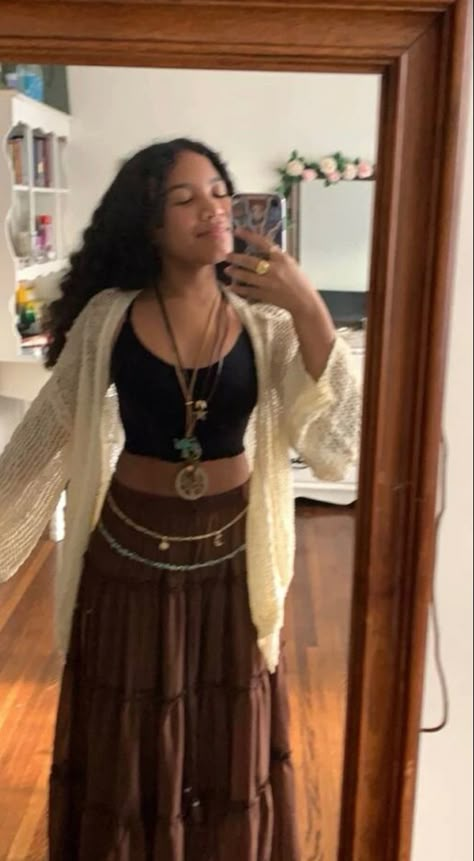 Earth Boho Outfits, Boho Picnic Outfit, Earth Outfits Black Women, Earth Vibe Outfits, Boho At Work Outfits, Hippy Jeans Outfit, Brown Earthy Outfits, Sza Core Outfits, Baddie Hippie Outfits