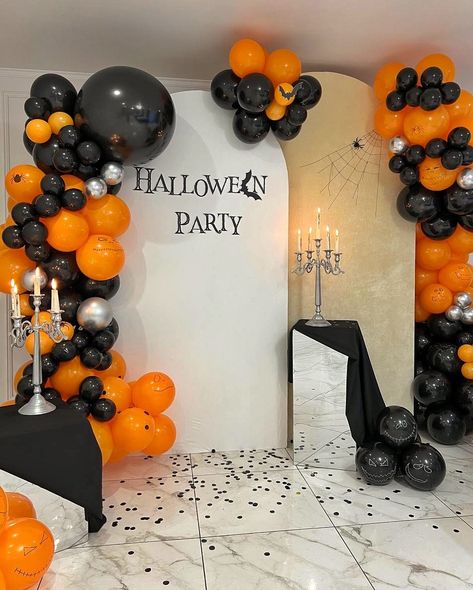 Backdrop Halloween Party, Halloween Party Decor Backdrop, Halloween Party Color Schemes, Halloween Decor Balloons, Spooky Birthday Decorations, Halloween Photo Background, Halloween Arch Backdrop, Halloween Back Drop Ideas, Halloween Birthday Backdrop