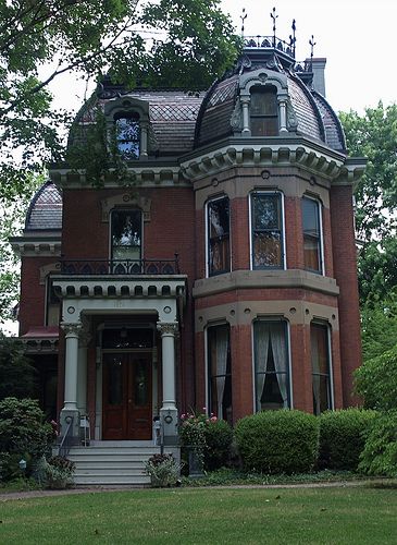 Turn of the 20th Century Mansion, Quincy Illinois Residence Architecture, Fantasy Dream, Old Victorian Homes, Casa Vintage, Victorian Houses, Victorian Architecture, Style At Home, Pretty House, Brick House