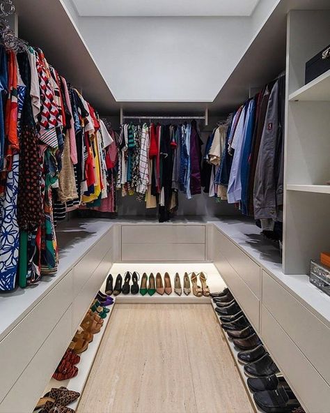 Amazing Closet Inspiration • Save. Spend. Splurge. A Walk In Closet, Amazing Closets, Walking Closet, Dream Closet Design, Walk In Closet Design, Closet Design Layout, Luxury Closets Design, Closet Renovation, Interior Design Per La Casa