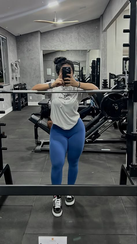 Instagram@talinegadioli Gym Pictures Ideas, Outfits Para Gym, Gym Photo Ideas, Foto Gym, Outfits Academia, Poses Gym, Gym Poses, Academia Look, Modest Gym Outfit