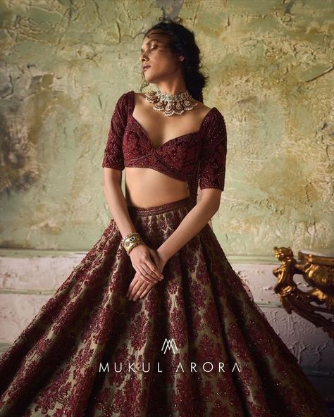 Ejaaz Couture on Instagram: "Mukul Arora Winter Festive 2022 is influenced by the rich European art and architecture merged with the Indian interpretation. The collection is pulsating with bursts of passion and verve, rich in textures, fierce in silhouettes and fresh in tonalities. The effervescent collection celebrates the heritage craftsmanship and expanding horizons for today’s bride and groom. 10 years of experience and experimentation to fulfil my dream, “Mukul Arora Couture“ Mukul Arora Ejaaz Couture Lehenga, Mukul Arora Lehenga, Mukul Arora, Ejaaz Couture, Best Indian Wedding Dresses, Bridesmaid Photoshoot, Bridal Lengha, Bride Dress Simple, Latest Bridal Lehenga