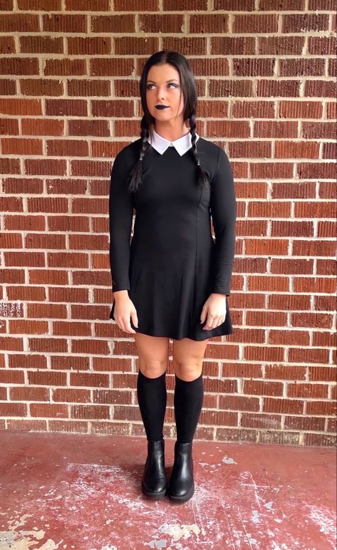 Wensday Adams Costume Ideas, Wendsday Adams Costumes, Disfraz Simple, Wednesday Halloween Costume, Long Sleeve Fall Dresses, Beetlejuice Halloween Costume, Wednesday Addams Outfit, Wednesday Costume, Wednesday Addams Dress