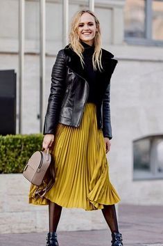 Yellow Skirt Outfits, Pleated Skirt Outfit, Midi Skirt Outfit, Winter Skirt Outfit, Pleated Skirts, Fashion Mistakes, Midi Skirts, Skirt Outfit, Autumn Outfit