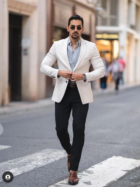 White Blazer Outfit Men, White Blazer Outfit Casual, Men Blazer Outfit, Cream Blazer Outfit, Beige Blazer Outfit, White Blazer Men, Chinos Men Outfit, White Blazer Outfits, Black Outfit Men