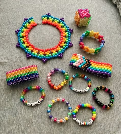 Rainbow Kandi! Creative Kandi Ideas, Kandi Stitches, Kandi Pride Flag, Kandi Ideas For Beginners, Simple Kandi Pattern, Unique Kandi Ideas, Kandi Collar, Kandi Strawberry, Kandi Corset