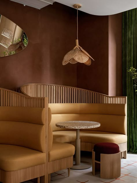 Curved Banquette Seating Restaurant, Art Deco Banquette Seating, Modular Banquette Seating, Sofa In Restaurant, Booth Seating Design, Curved Banquette Seating, Banquette Restaurant, Restaurant Shelving, Banquette Seating Restaurant