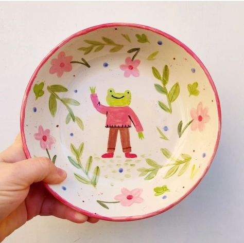 Cute Painted Bowls Ceramics, Painting Pottery Ideas Aesthetic, Simple Painted Ceramics, Pick And Paint Pottery Ideas, Paint Own Pottery Ideas, Pottery Plate Ideas Paint, Cute Ceramics Ideas Paint, Handpainted Bowl Ideas, Cute Bowl Designs Painted