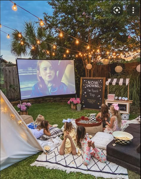 Join the Abbruzzi (Leo) family for a night of finger foods, popcorn, smores and a backyard movie! Outdoor Movie Night Party, Backyard Movie Night Party, Diy Backyard Movie Night, 18th Ideas, Birthday Movie Night, Summer Movie Night, Outdoor Movie Party, Deco Cinema, Outside Movie