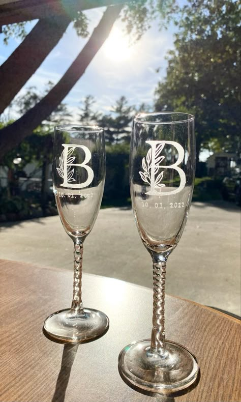 Diy Wedding Toasting Glasses, Etched Glass Ideas Wedding, Diy Etched Wine Glasses, Etched Wedding Glasses, Custom Wedding Glasses, Etched Glass Wedding Gift Ideas, Wedding Etched Glass Ideas, Wedding Toasting Glasses Diy, Engraved Glass Ideas