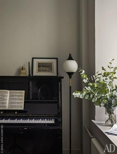 Music Astethic, Piano Decor, Home Music Rooms, Black Piano, Deco Studio, Piano Room, Ad Magazine, 아파트 인테리어, Music Aesthetic