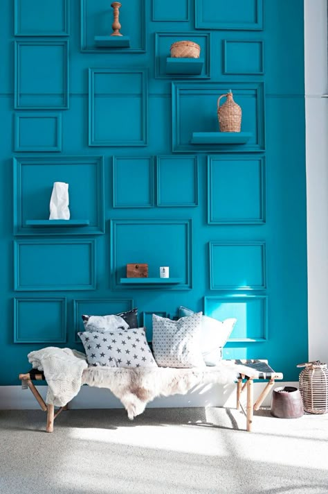 blue wall with frames and shelves painted to match, bench with pillows Art Hallway, French Manicures, Hallway Art, Print Bathroom, Staircase Wall, Smart Tiles, Interior Design Per La Casa, Teal Walls, Art Bathroom