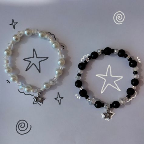 pulseras de estrella para compartir @strawberrry_bazar en ig Check more at https://howcandothis.com/diyideas/pulseras-de-estrella-para-compartir-strawberrry_bazar-en-ig/ Matching Star Bracelets, Themed Bracelet Ideas, Star Bracelet Bead, Y2k Bracelet Ideas, Y2k Bracelets Beads, Bracelets Ideas Aesthetic, Bead Matching Bracelets, Aesthetic Matching Bracelets, Aesthetic Beads Bracelet