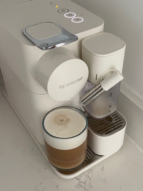 White Coffee Machine, Aesthetic Coffee Machine, Aesthetic Coffee Maker, Clean Girl Kitchen, Coffee Maker Aesthetic, Nespresso Aesthetic, Coffee Station Aesthetic, Coffee Machine Aesthetic, Coffee Machine Nespresso