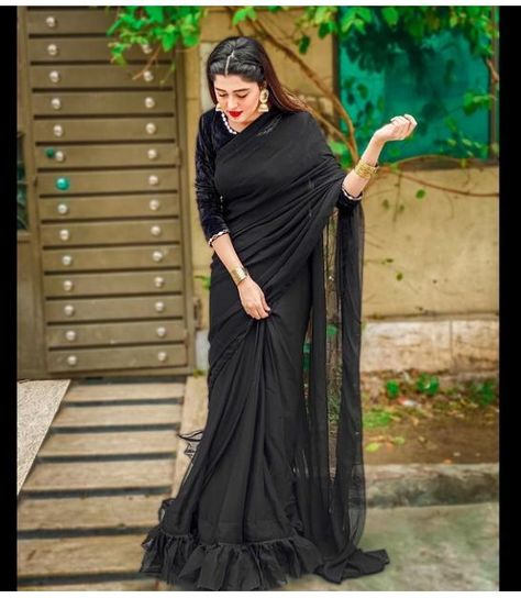 Black Sarees - Buy Black Designer Sarees at World's Best Online Shopping Store. Check black party wear sarees prices and shop online. #Black #Blacksare #netsaree Black Party Wear, Kanwal Aftab, Black Sarees, Black Sari, Sarees For Girls, Wedding Sari, Pakistani Wedding Outfits, Latest Designer Sarees, Pakistani Dresses Casual