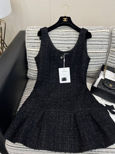 Chanel Dress Outfit, Chanel Dress Aesthetic, Chanel Summer Outfits, Dior Outfits Women, Rich Clothes, Girls Short Dresses, Mode Chanel, Chanel Dress, Expensive Clothes