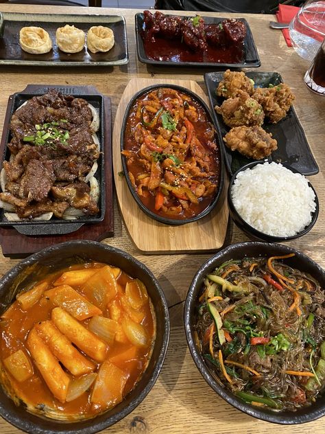 Where To Find: Halal Korean Restaurants in London - Halal Girl About Town Dinner Korean Food, Korean Yummy Food, Halal Restaurant London, Korean Takeout Aesthetic, Korean Food Astethic, Korean Food Aesthics, Korean Cuisine Aesthetic, Korean Street Food Aethstetic, Korean Lunch Food